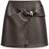 Jupe courte à boucle en simili cuir