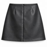 Jupe courte à boucle en simili cuir