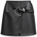 Jupe courte à boucle en simili cuir
