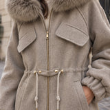Veste à capuche bordée de fausse fourrure