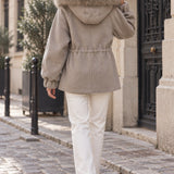 Veste à capuche bordée de fausse fourrure