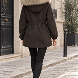 Veste à capuche bordée de fausse fourrure