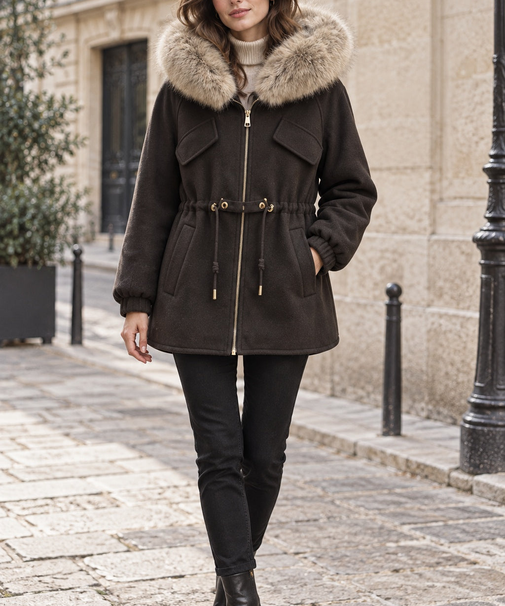 Veste à capuche bordée de fausse fourrure