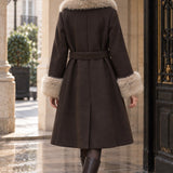Veste ceinturée à finitions fausse fourrure