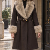 Veste ceinturée à finitions fausse fourrure