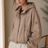 Veste courte à capuche déperlante