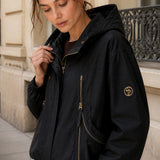 Veste courte à capuche déperlante