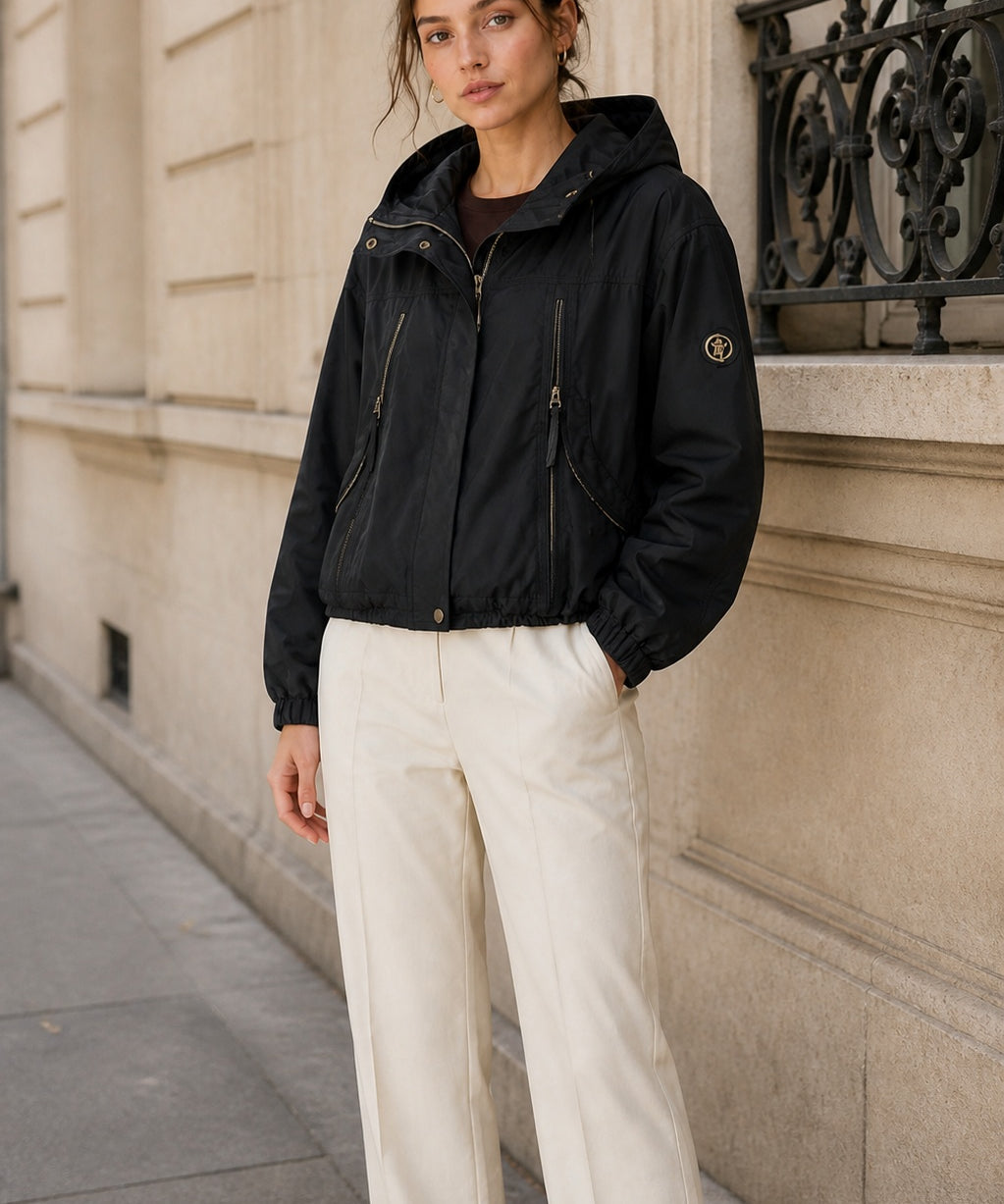 Veste courte à capuche déperlante