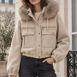 Veste courte à capuche bordée de fausse fourrure