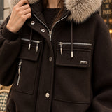 Veste courte à capuche bordée de fausse fourrure