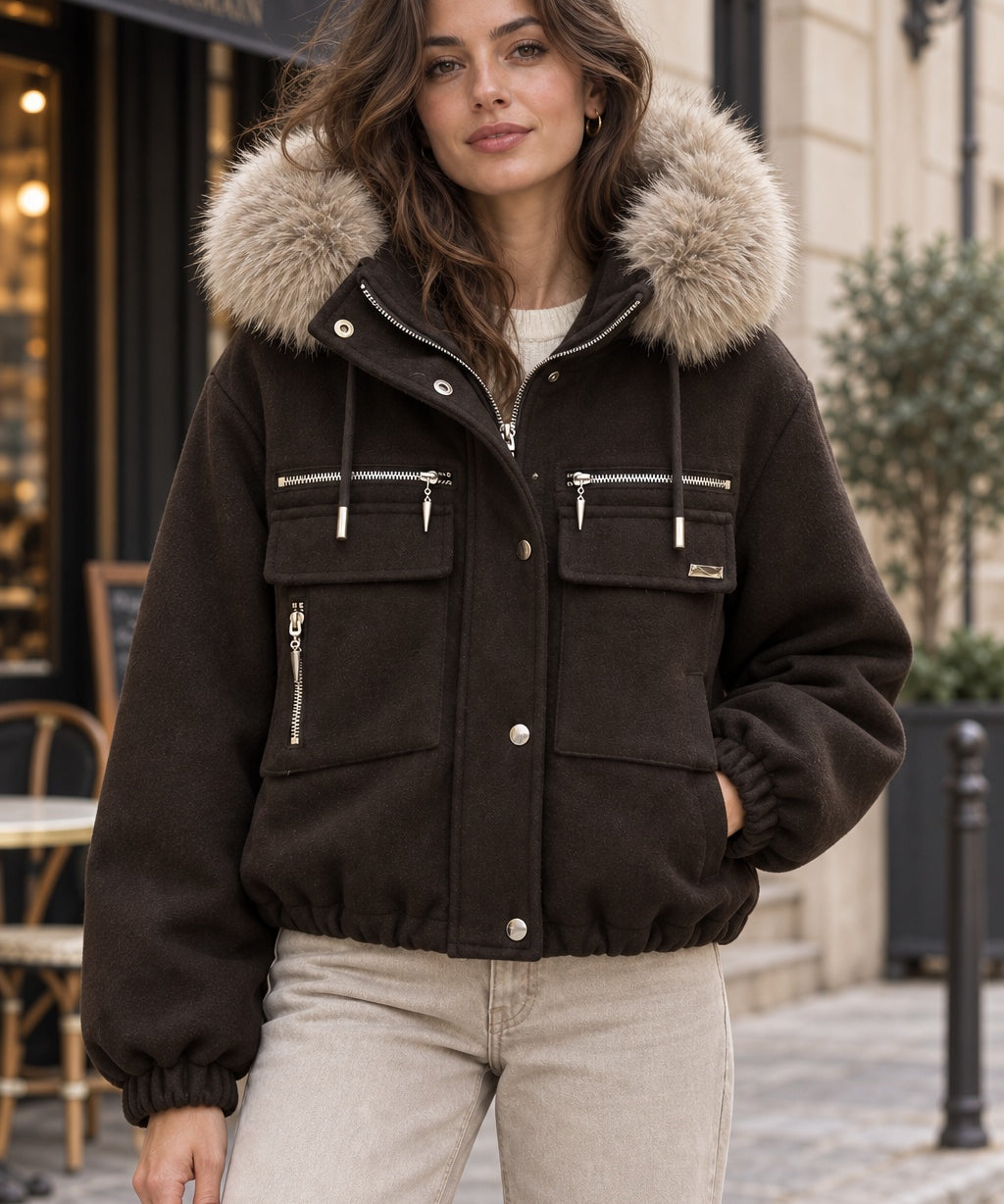 Veste courte à capuche bordée de fausse fourrure