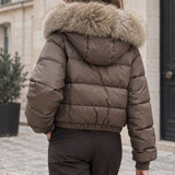 Doudounes courtes à capuche bordée de fourrure